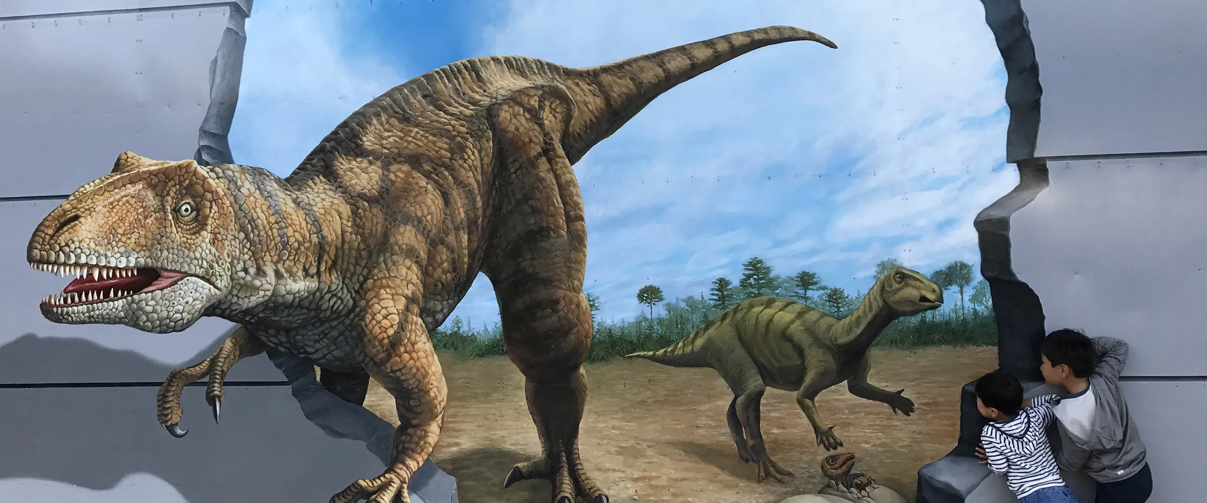 JR福井駅「恐竜広場」